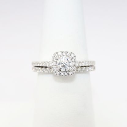 Picture of Vera Wang 14k White Gold & Diamond Solitaire with Halo Bridal Ring Set