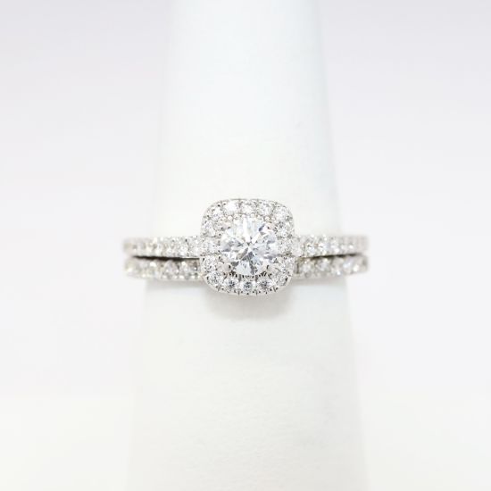 Picture of Vera Wang 14k White Gold & Diamond Solitaire with Halo Bridal Ring Set