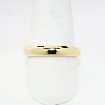 Picture of Traditional 14k Yellow Gold Men's Wedding Band  