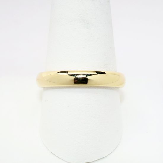 Picture of Traditional 14k Yellow Gold Men's Wedding Band  