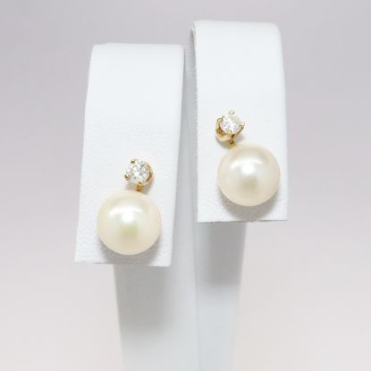 Picture of 14k Yellow Gold Diamond & Pearl Earrings 