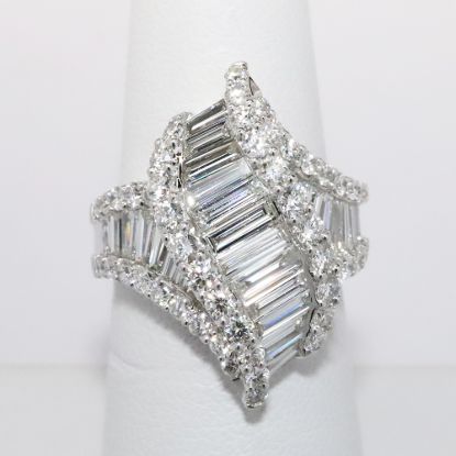 Picture of 18k White Gold Diamond Ring