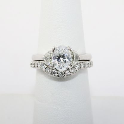 Picture of Platinum 1.02CT Oval Diamond Bridal Set 