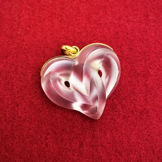Picture of Lalique Entwined Heart Pendant - Clear 