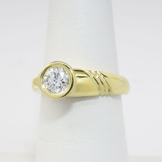 Picture of 18k Yellow Gold Abstract Diamond Ring 
