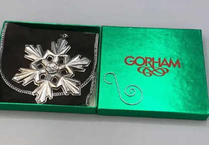 Picture of Gorham Sterling Silver 1990 Annual Snowflake Ornament, with box