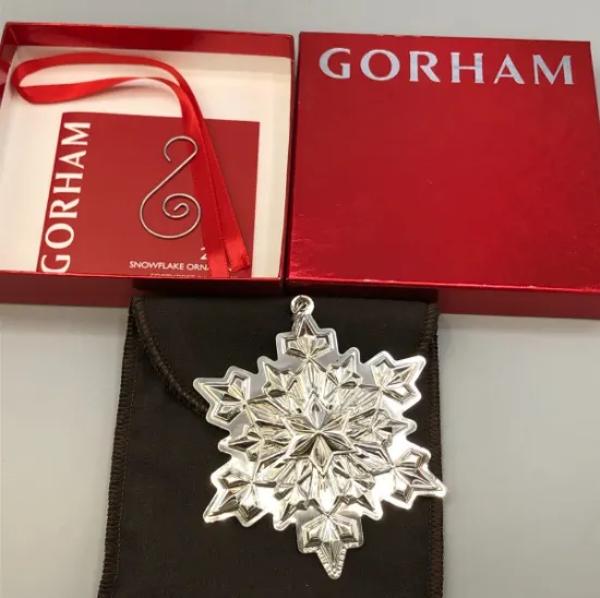 Picture of Gorham Sterling Silver 2010 Annual Snowflake Ornament, with box