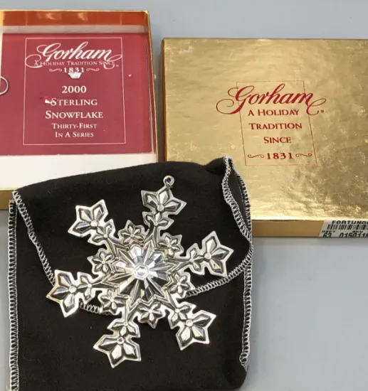 Picture of Gorham Sterling Silver 2000 Annual Snowflake Ornament, with box