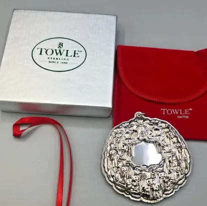Picture of Towle 2002 Wreath Ornament, Sterling Silver with original Box