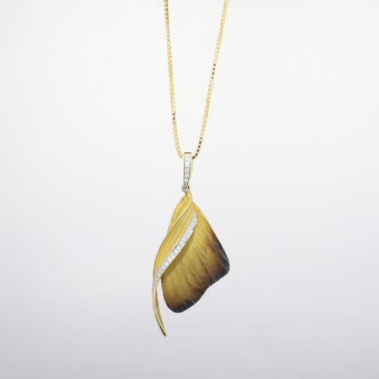 Picture of 18k Yellow Gold Diamond & Enamel Necklace 