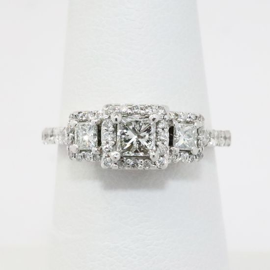 Picture of 14k White Gold Princess Cut Diamond Engagement Ring 