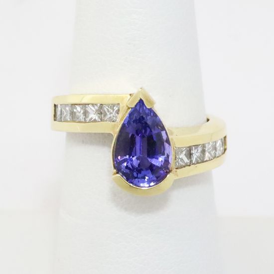 Picture of 14k Yellow Gold Tanzanite & Diamond Ring 
