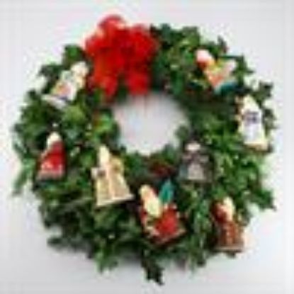 Picture of Lenox - 2004 Hallmark 8  'Santas From Around The World'  Display Wreath