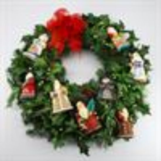 Picture of Lenox - 2004 Hallmark 8  'Santas From Around The World'  Display Wreath