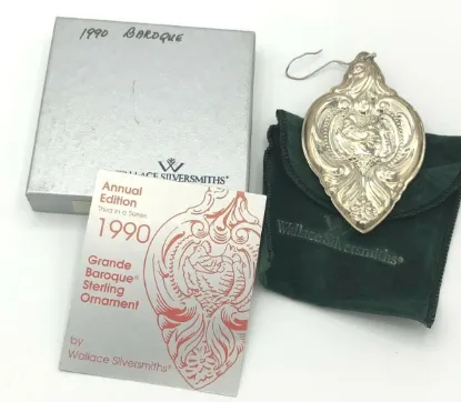 Picture of Wallace 1990 Grande Baroque Ornament "Three French Hens", gently used