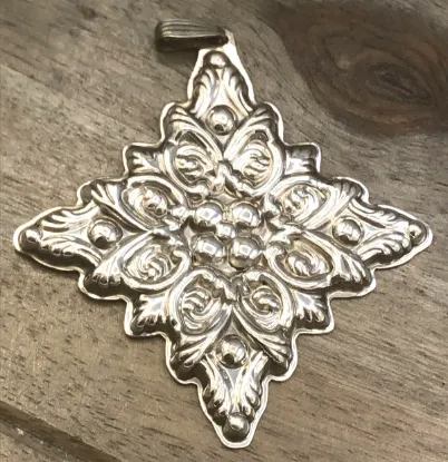 Picture of Reed & Barton Sterling Silver 1989 Annual Christmas Cross Ornament