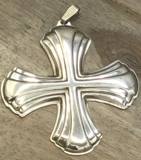Picture of Reed & Barton Sterling Silver 1980 Annual Christmas Cross Ornament, with Box