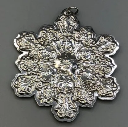 Picture of Towle 1991 Annual Snowflake Ornament Sterling Silver, gently used