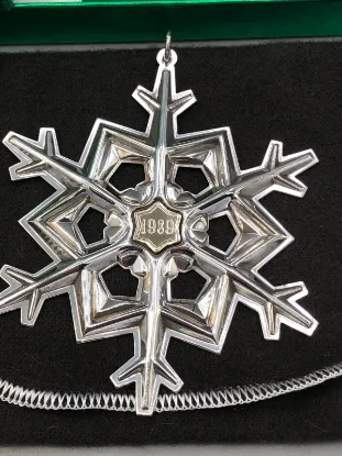 Picture of Gorham Sterling Silver 1989 Annual Snowflake Ornament, with box