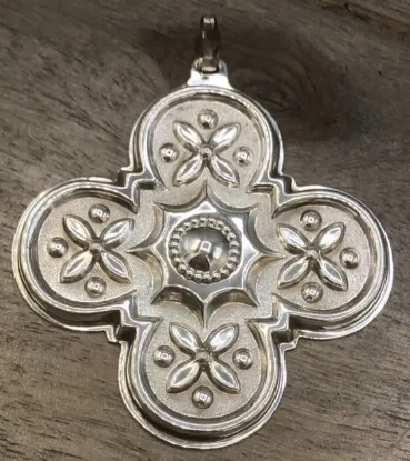 Picture of Reed & Barton Sterling Silver 1986 Annual Christmas Cross Ornament