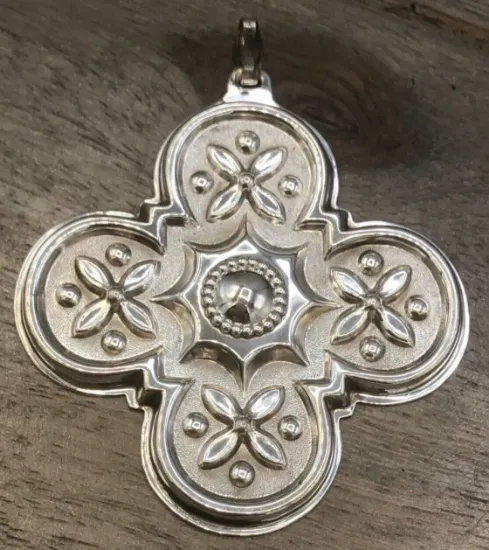 Picture of Reed & Barton Sterling Silver 1986 Annual Christmas Cross Ornament
