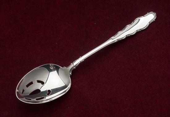 Picture of Pierced Tableserv.spn