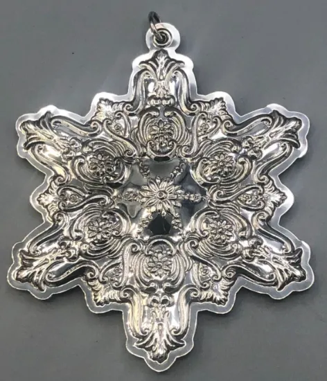 Picture of Towle 1990 Annual Snowflake Ornament Sterling Silver, gently used