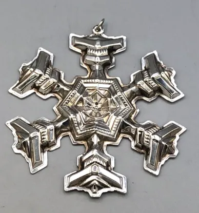 Picture of Gorham Sterling Silver 1977 Annual Snowflake Ornament, no box