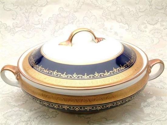 Picture of Covered Vegetable Bowl