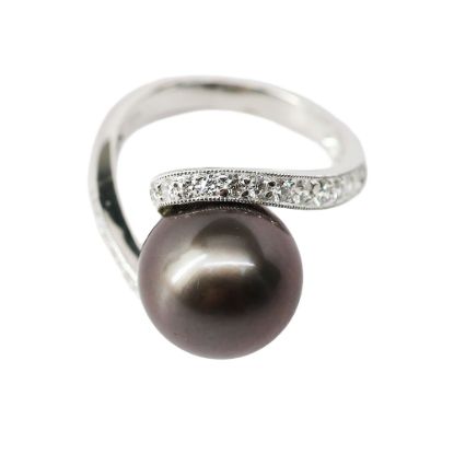 Picture of 18k White Gold Tahitian Black Cultured Pearl and Diamond Ring