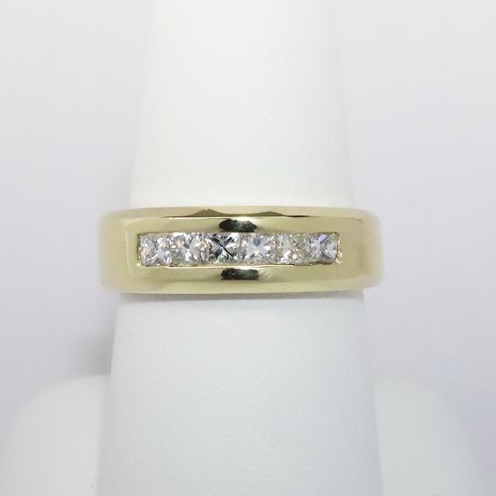 Picture of 14k Yellow Gold Diamond Men's Band 