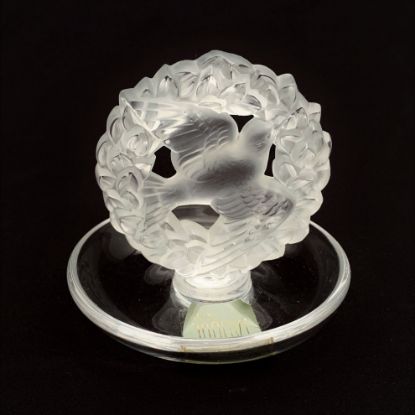 Picture of Lalique Pax Dove of Peace in Wreath Ring Holder