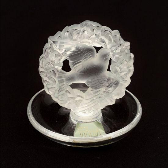 Picture of Lalique Pax Dove of Peace in Wreath Ring Holder
