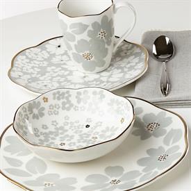 Show products in the Scattered Petals pattern