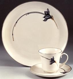 Show products in the Nouveau pattern