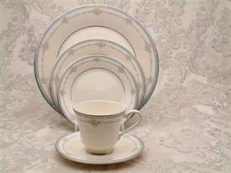 Picture for pattern Lisa, Gold Rim