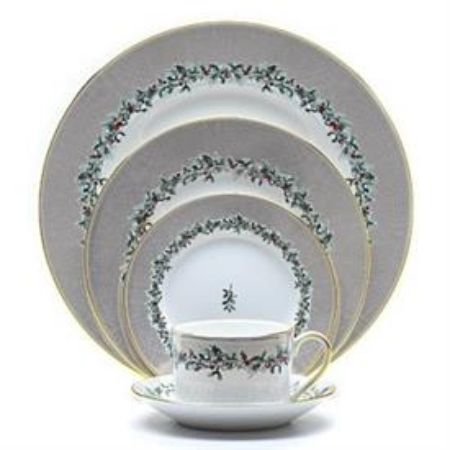 Picture for pattern Holly Wreath