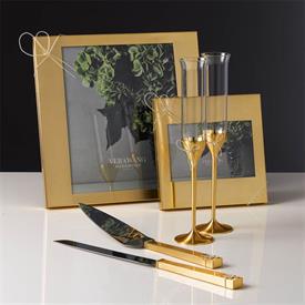 Show products in the Love Knots Gold pattern