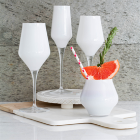 Show products in the Contessa, White pattern