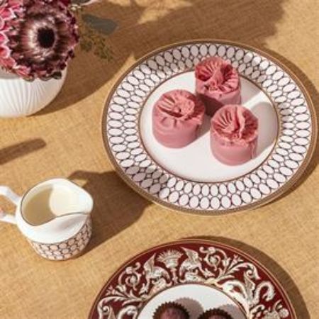 Picture for pattern Renaissance Red