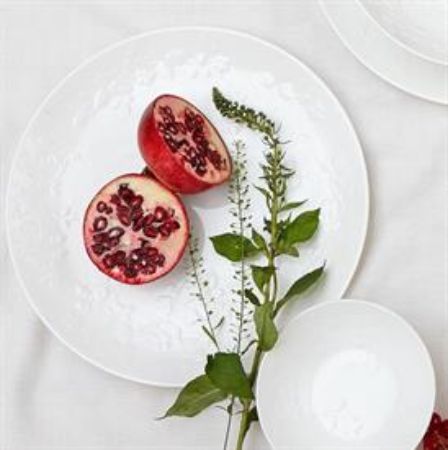 Picture for pattern Wild Strawberry, White