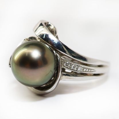 Picture of 18k White Gold Tahitian Black Cultured Pearl and Diamond Ring