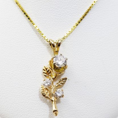 Picture of 14k Yellow Gold Diamond Flower Necklace 