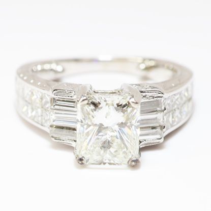 Picture of 18k White Gold Diamond Ring