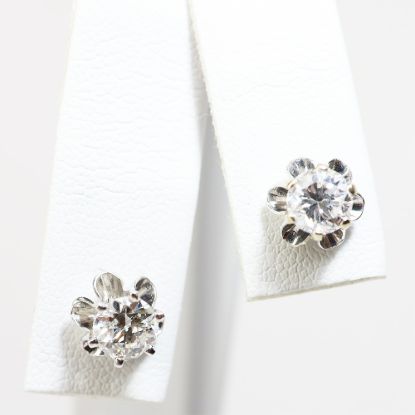 Picture of 14k White Gold Diamond Solitaire Earrings