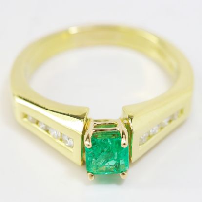 Picture of 18k Yellow Gold Emerald & Diamond Ring