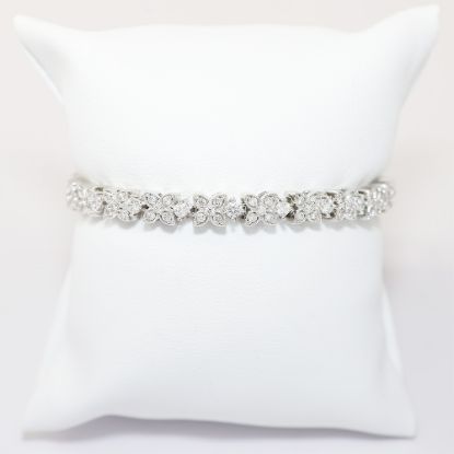 Picture of 14k White Gold Diamond Four Petal Flowers Motif Tennis Bracelet