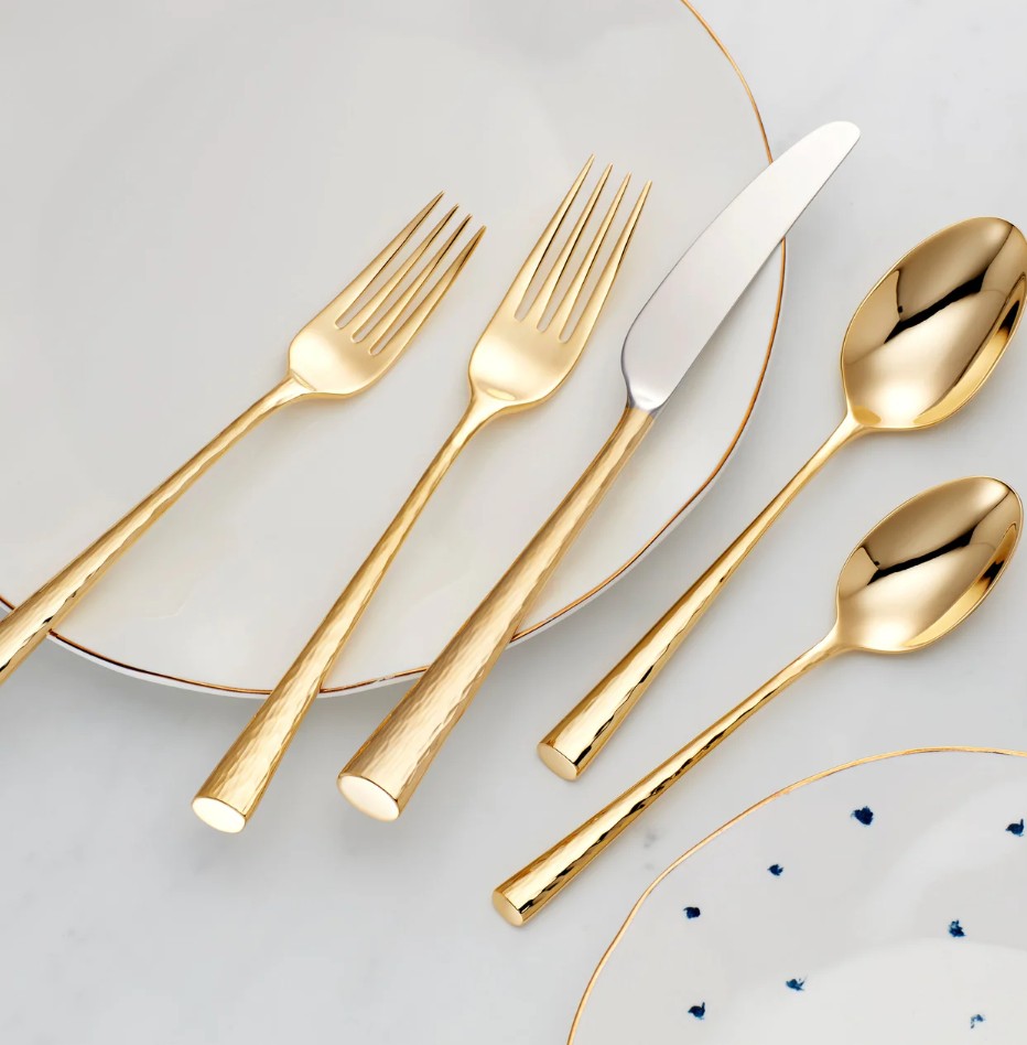 Show products in the Imperial Caviar Gold by Marchesa pattern