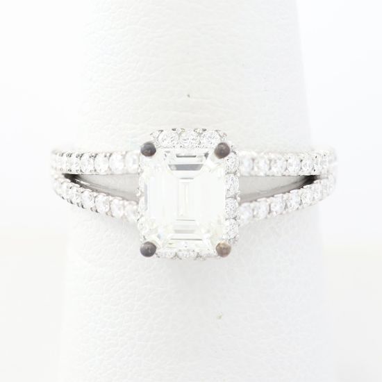 Picture of 18k White Gold Emerald Cut Diamond Ring