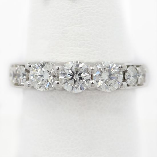 Picture of 14k White Gold Diamond Band